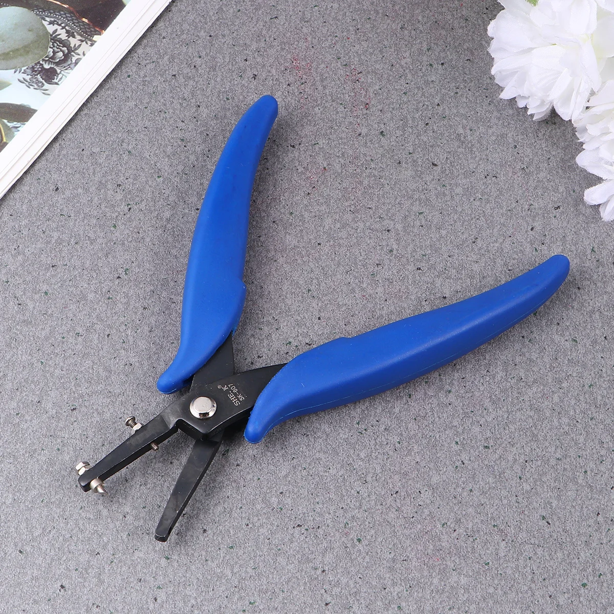 

1pc Heavy Duty Hole Puncher 1.6Mm Steel Belt Plier Non-Slip Handle For Canvas Fabric Cardboard Saddles Punching