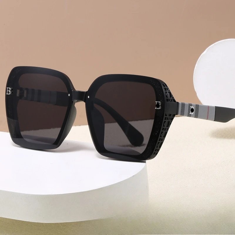 

2025 Luxury Square Sunglasses Women - Polarized UV400 Fashion Shades, Slimming Face Chic Eyewear for Driving