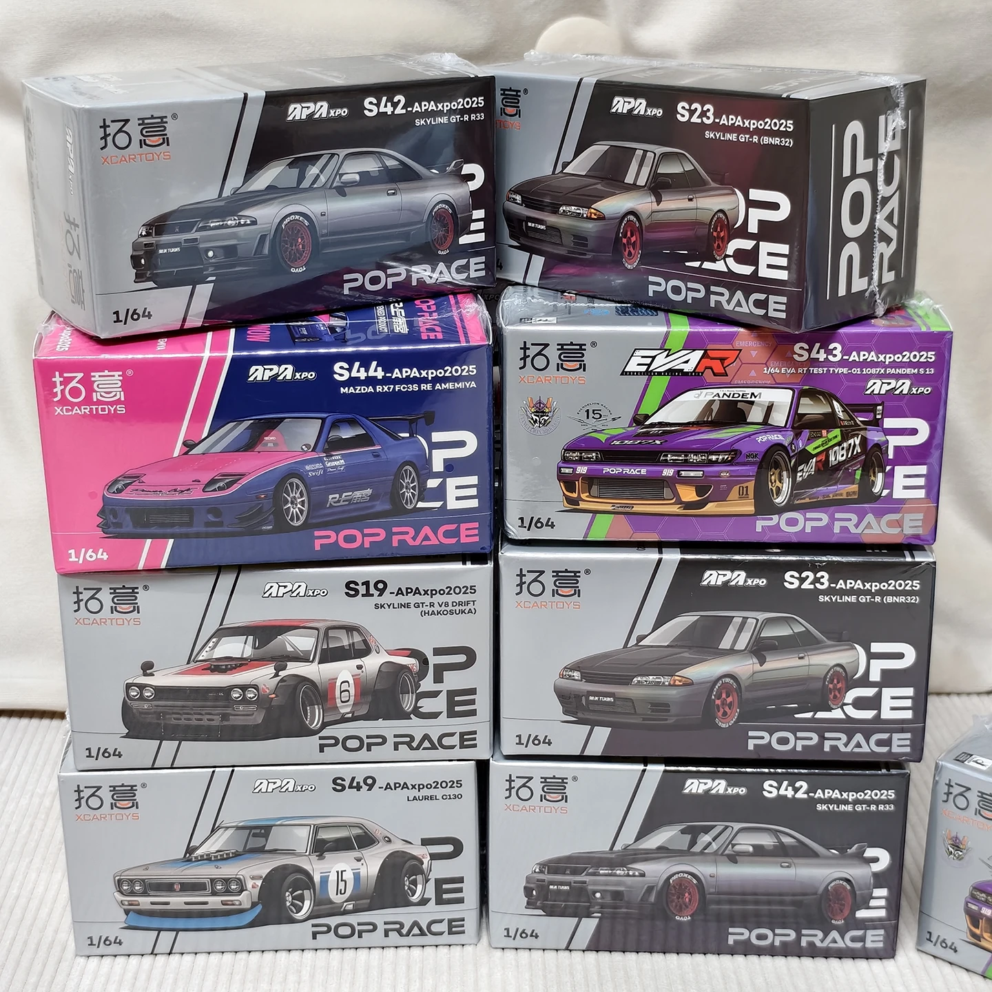 

XCARTOYS 1/64 Выставка Фошань 2025 — выставка POPRACE, ограниченная серия 1038, гальванические модели автомобилей R32 и R34