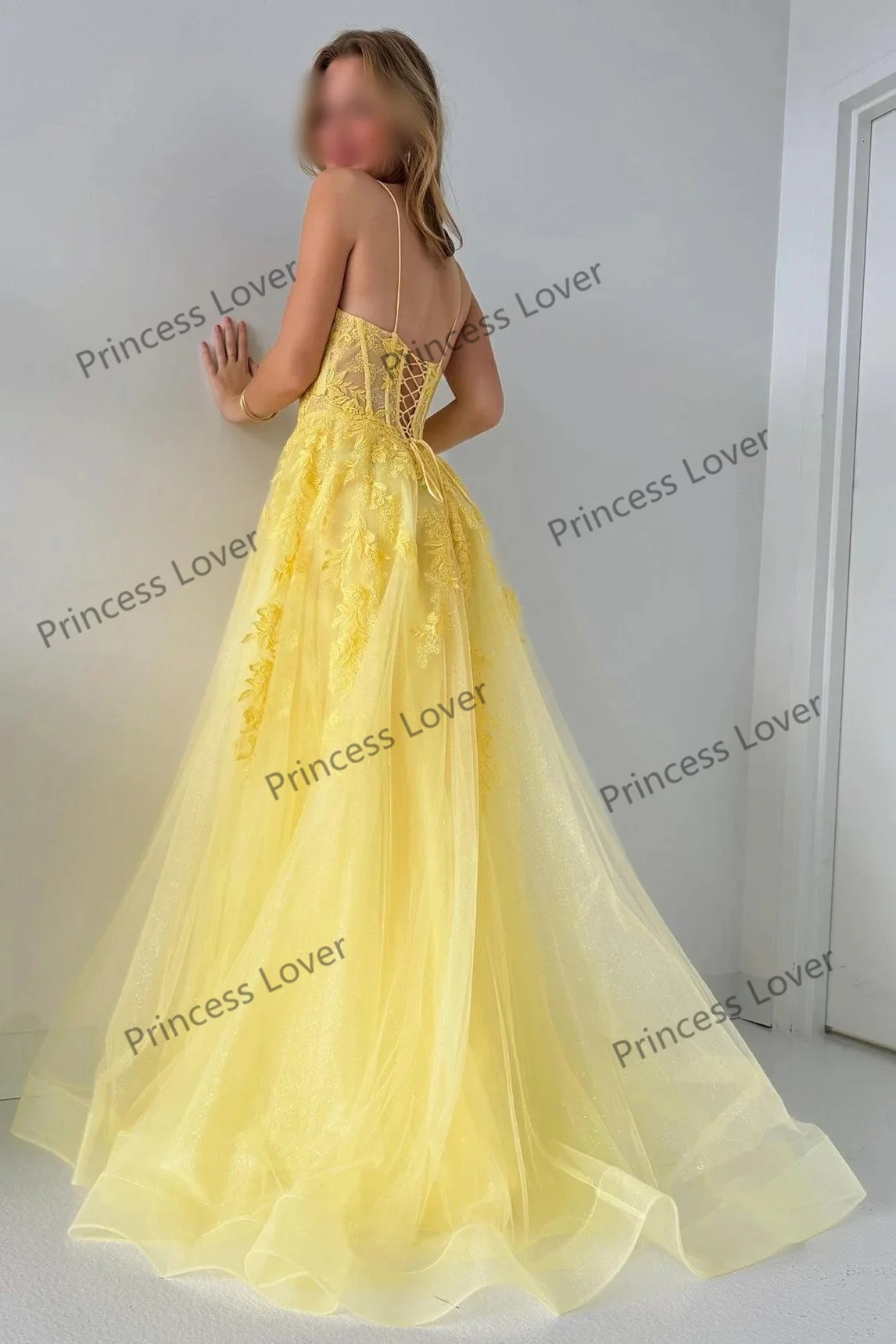 ชุดราตรีทรงเอไลน์ ประดับกลิตเตอร์ ลูกไม้ ปักเลื่อม ชุดงานแต่งงาน ชุดออกงาน  แบบสั่งตัดได้  คอร์เซ็ทแบบซีทรู  ชุดราตรีงานพรอม ผ้าทูล ทรงเอไลน์ ชุดเดรส