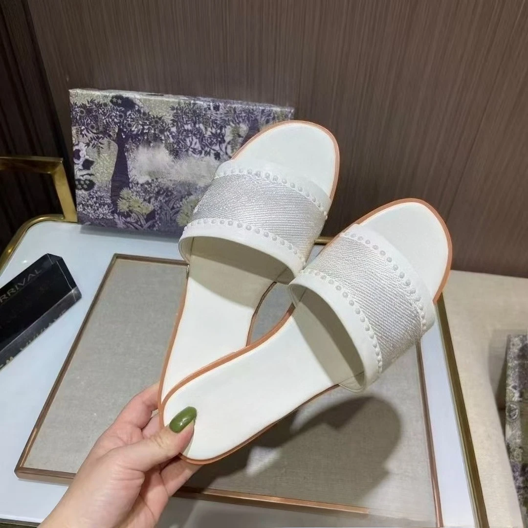 

2026 Summer New Women's Embroidered Letter Pearl Slide Sandals Flat Single Strap Casual Outdoor Beach Shoes for Daily Travel