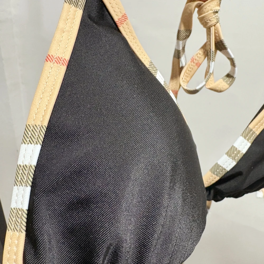 럭셔리 브랜드 디자인 섹시 블랙 프린트 비키니 2피스 세트 여성용 홀터 엘라스틱 끈 비키니 수영복 해변 의류 휴가 비치웨어