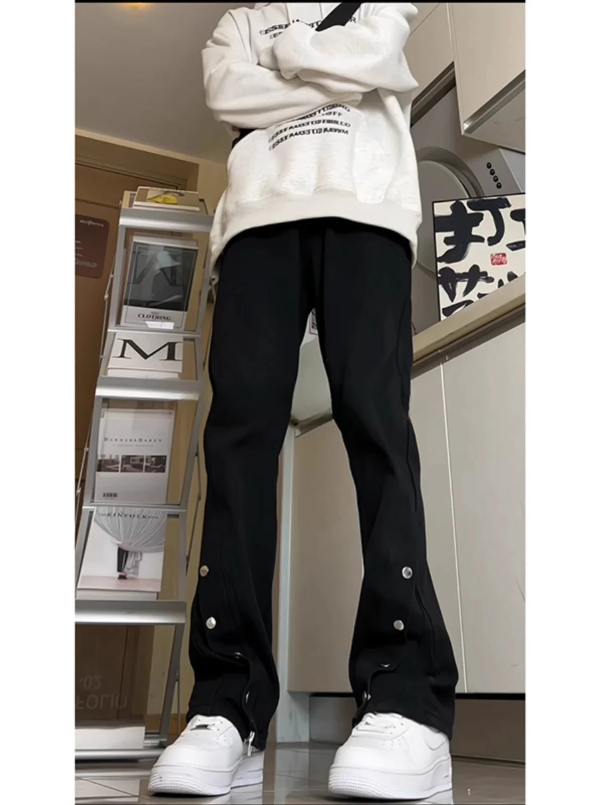 

Мужские джинсы в американском стиле High Street, весна-осень, модные, с высокой эластичностью, на пуговицах, джинсовые брюки с небольшим дизайнерским акцентом, расклешенные брюки