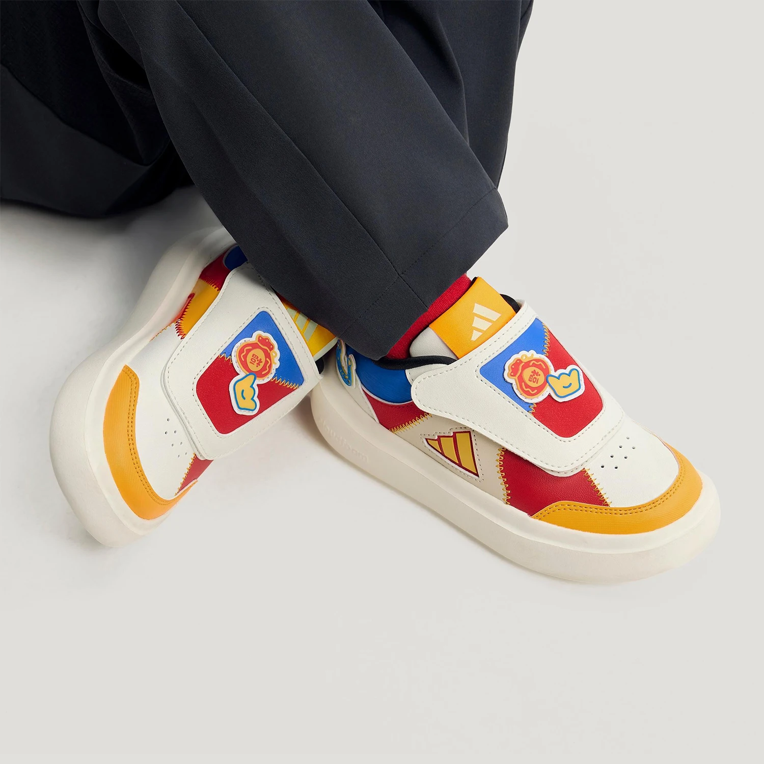 

Детские повседневные спортивные кроссовки Adidas Originals на липучках KJ4231