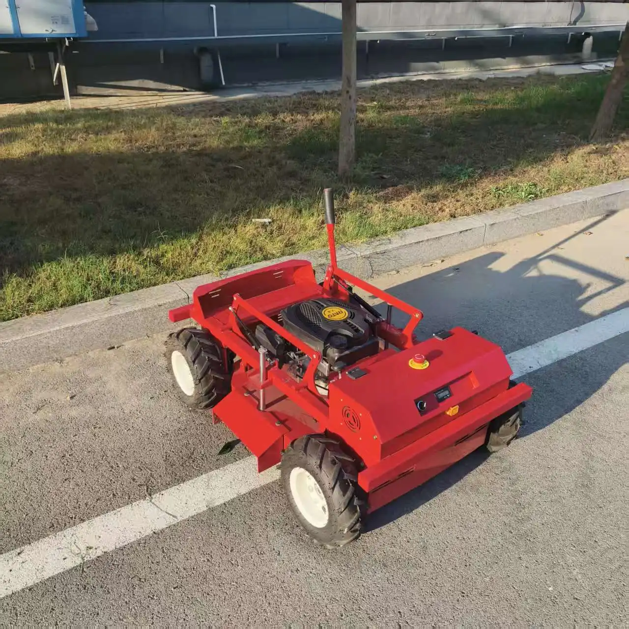 Сверхмощная дистанционная газонокосилка: бесщеточный двигатель, прочные колеса, 30 °   Наклонная способность, малошумный, профессиональный ландшафтный дизайн