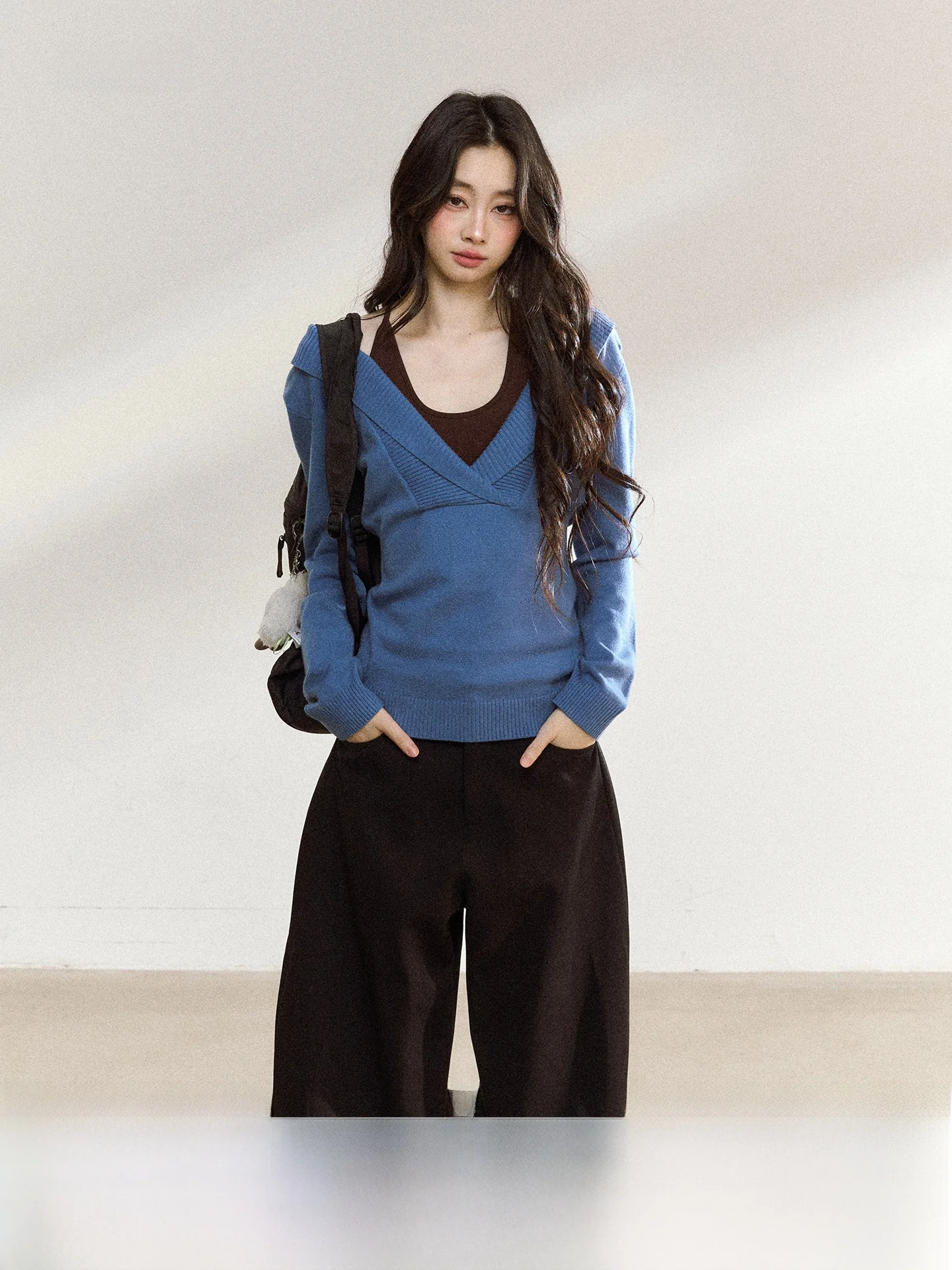 

Оригинальный дизайн, американский стиль, синий вязаный свитер, базовая кофта, женский повседневный модный топ с V-образным вырезом, длинными рукавами, из смесового полиэстера