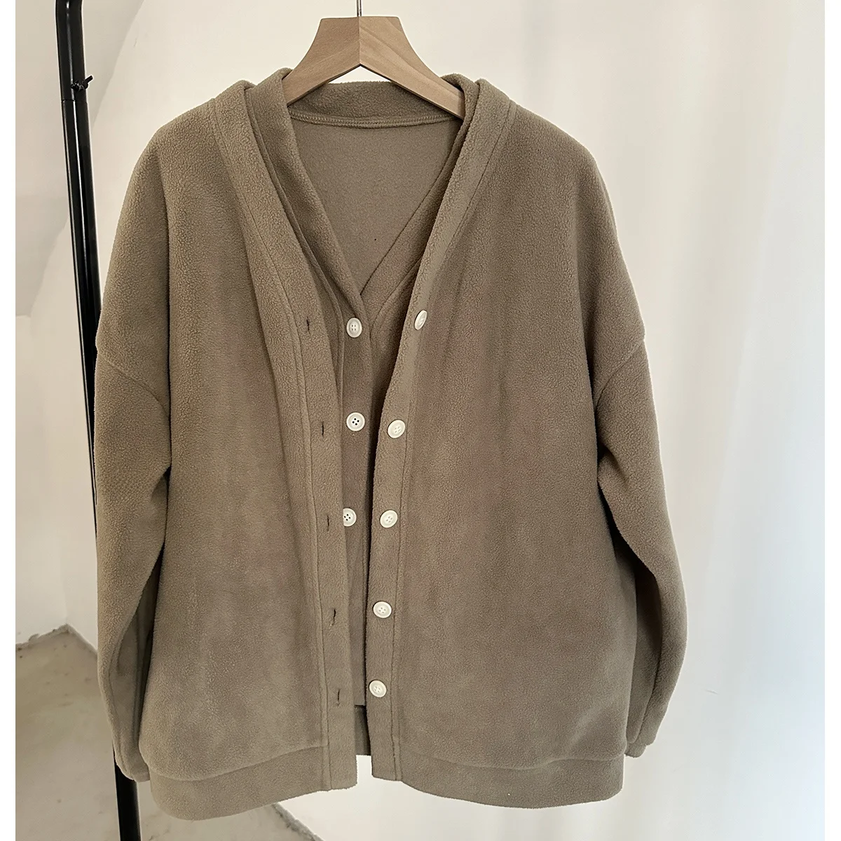 

Легкий теплый флисовый жилет-куртка для женщин, модный, нейтральный, с длинными рукавами, стандартной длины, на пуговицах, из полиэфирного волокна