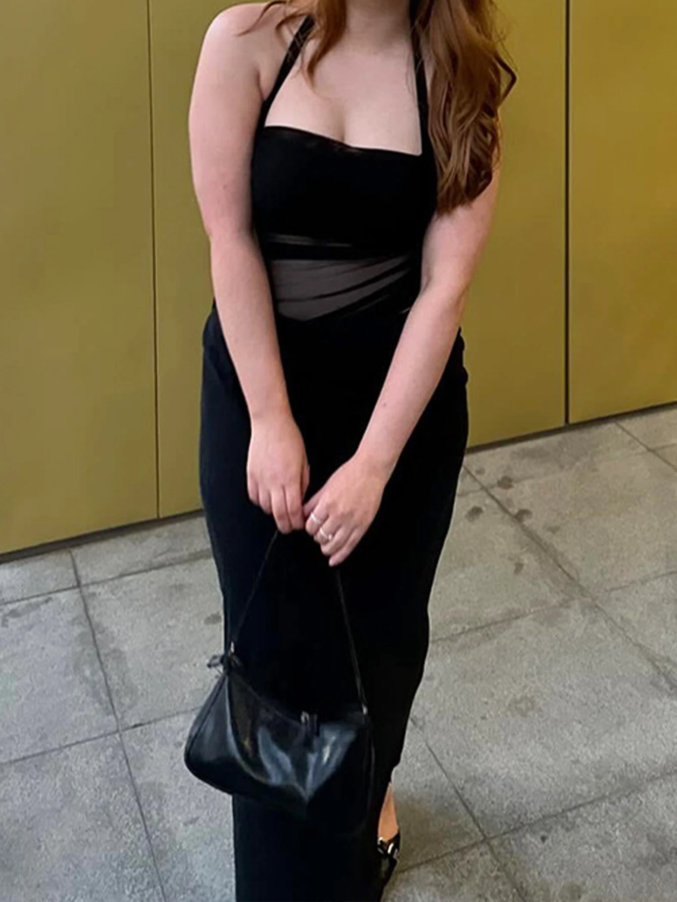 Primavera y verano moda sexy sin espalda cuello de satén Falda larga Venta caliente vestido sin mangas plisado picante