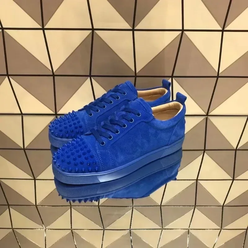 Low Cut Rote Untere Schuhe für Männer Luxus Hohe Qualität Trainer Männlich Fahren Spiked Bar Nieten Zehenkappe Blau Wildleder Echtes Leder