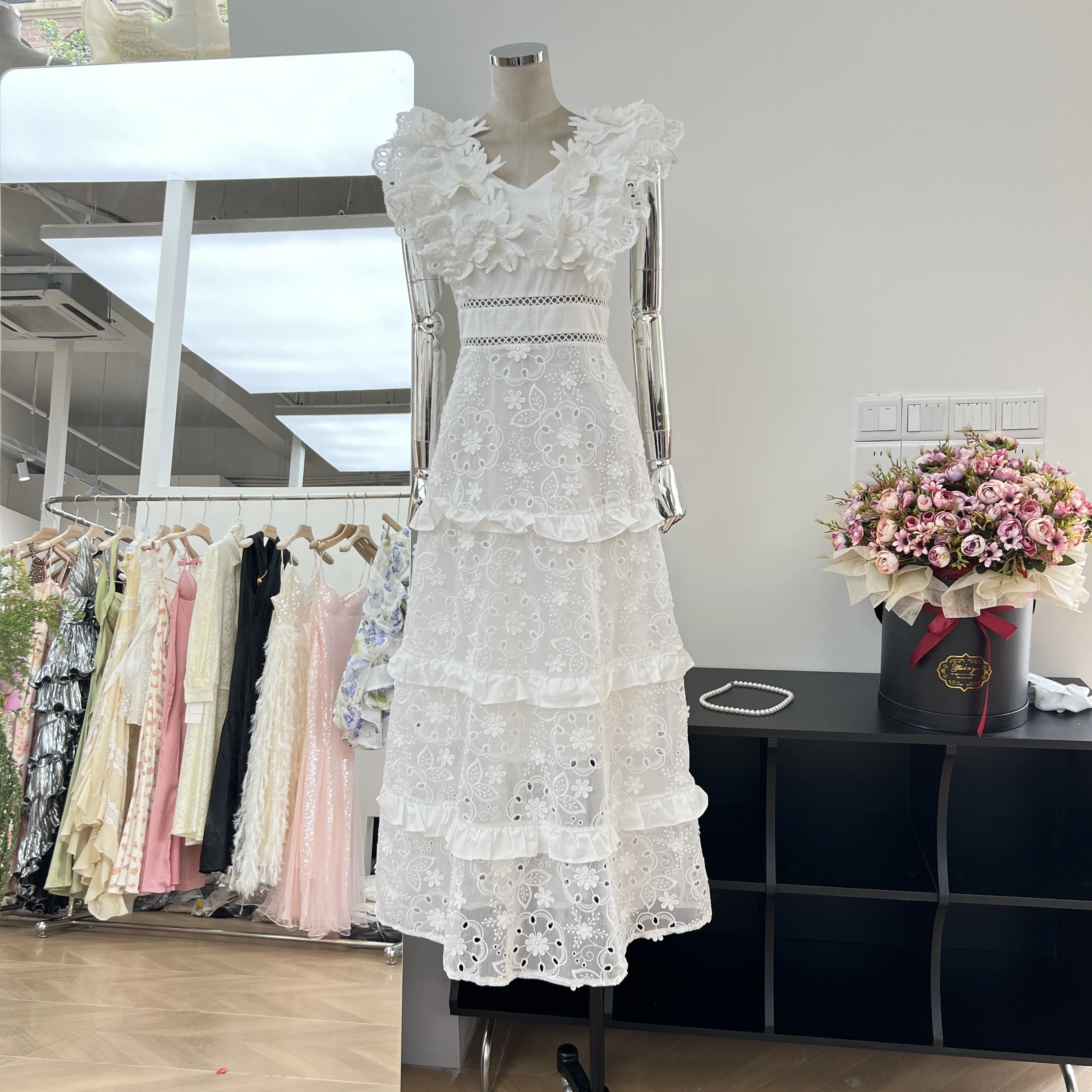 

Australian fashionable luxury embroidery hollow flying sleeves water-soluble lace three-dimensional flower waist dress