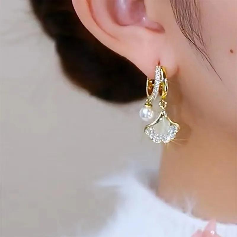 2024 New Cat's Eye Stone Ginkgo Leaf Ear Buckle Fashionable and Versatile Earrings for Women's Unique and Distinctive Earrings