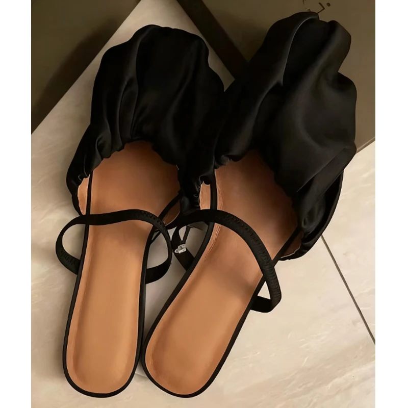 

Satin Pleated Slip-On Closed Toe Flat Mules Shoes Woman Summer 2026 Black Round Toe One-Strap Slippers Fashion Beige Sandals