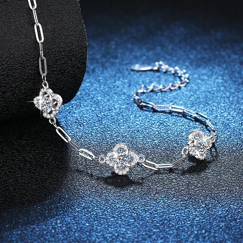 18K white gold bracelet moissanite bracelet platinum PT950 light luxury versatile bustling four-leaf clover 60 points D color