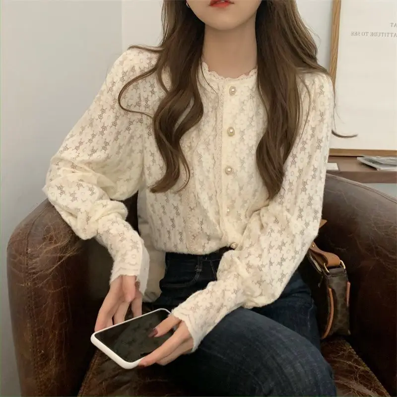 

Французская кружевная рубашка на флисовой основе для женщин с осенним модным топом с объемными рукавами и открытой подкладкой, свободный топ с длинными рукавами