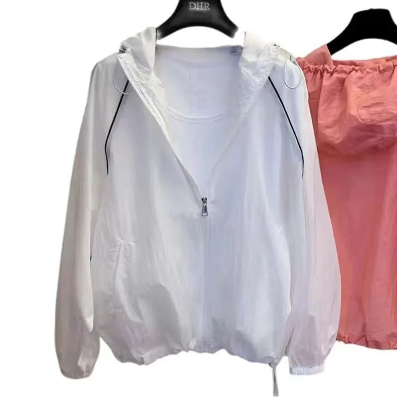 الكورية نمط مصدات الرياح المرأة سترات الربيع 2025 الصيف ضئيلة واقية من الشمس الملابس الأبيض معطف مقنع جاكيت زيبرا فام الملابس