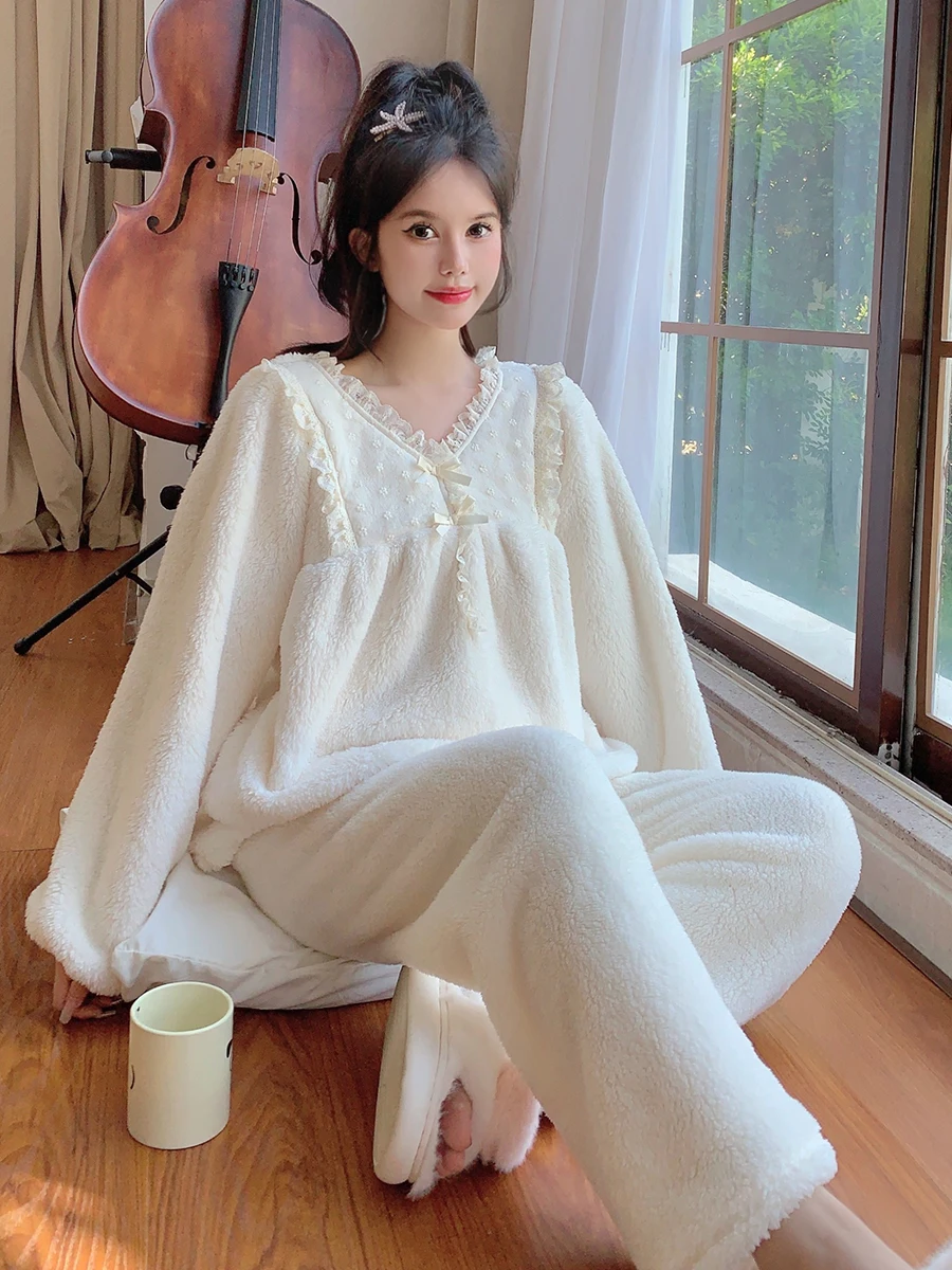 Korean Winter Coral Fleece Thickened Warm Long-sleeved Pajamas Sweet Girl Princess Court Style Casual Loose Loungewear Set
