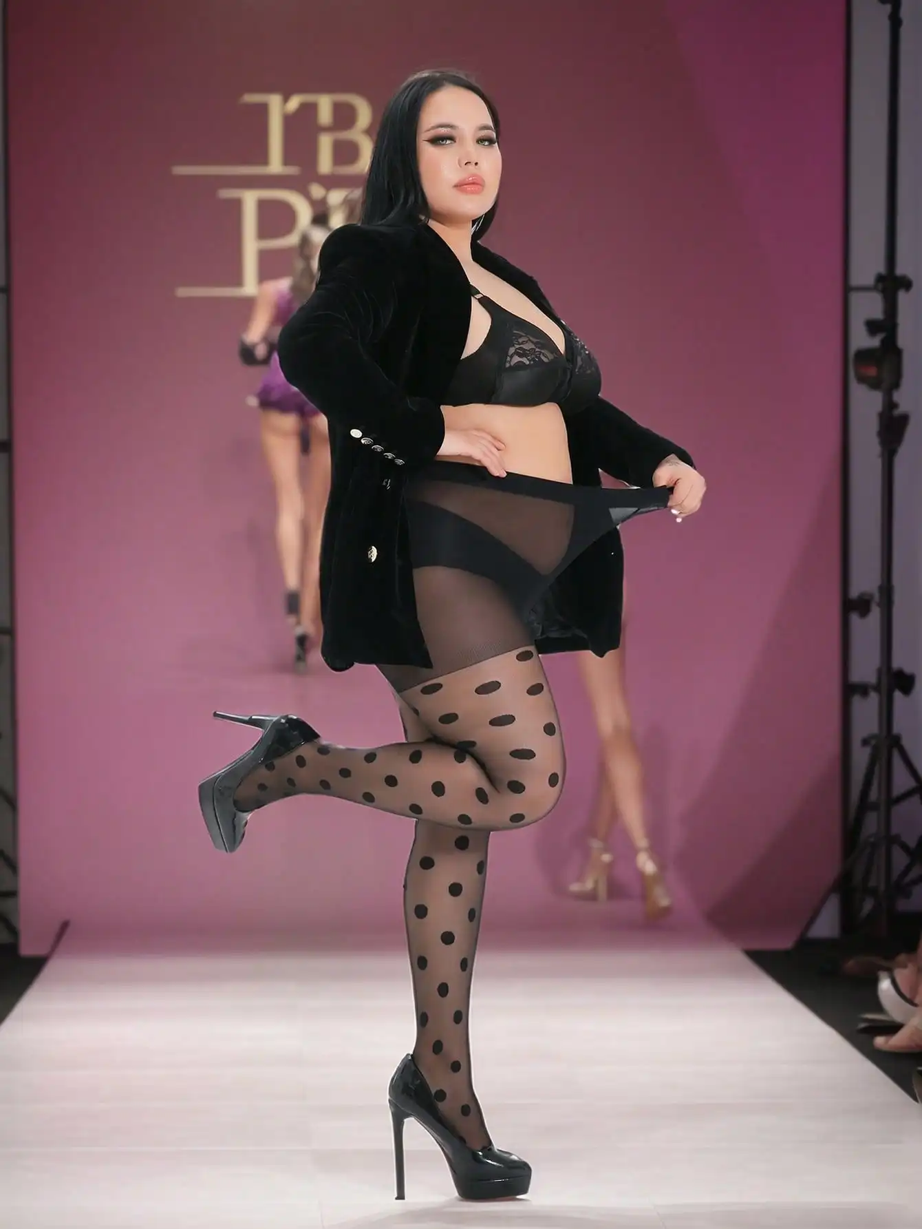 1 Paar Damen-Strumpfhosen in Übergröße, schwarz, durchsichtig, gepunktet, aus Nylon, ultra-dehnbar, für Büro und Alltag
