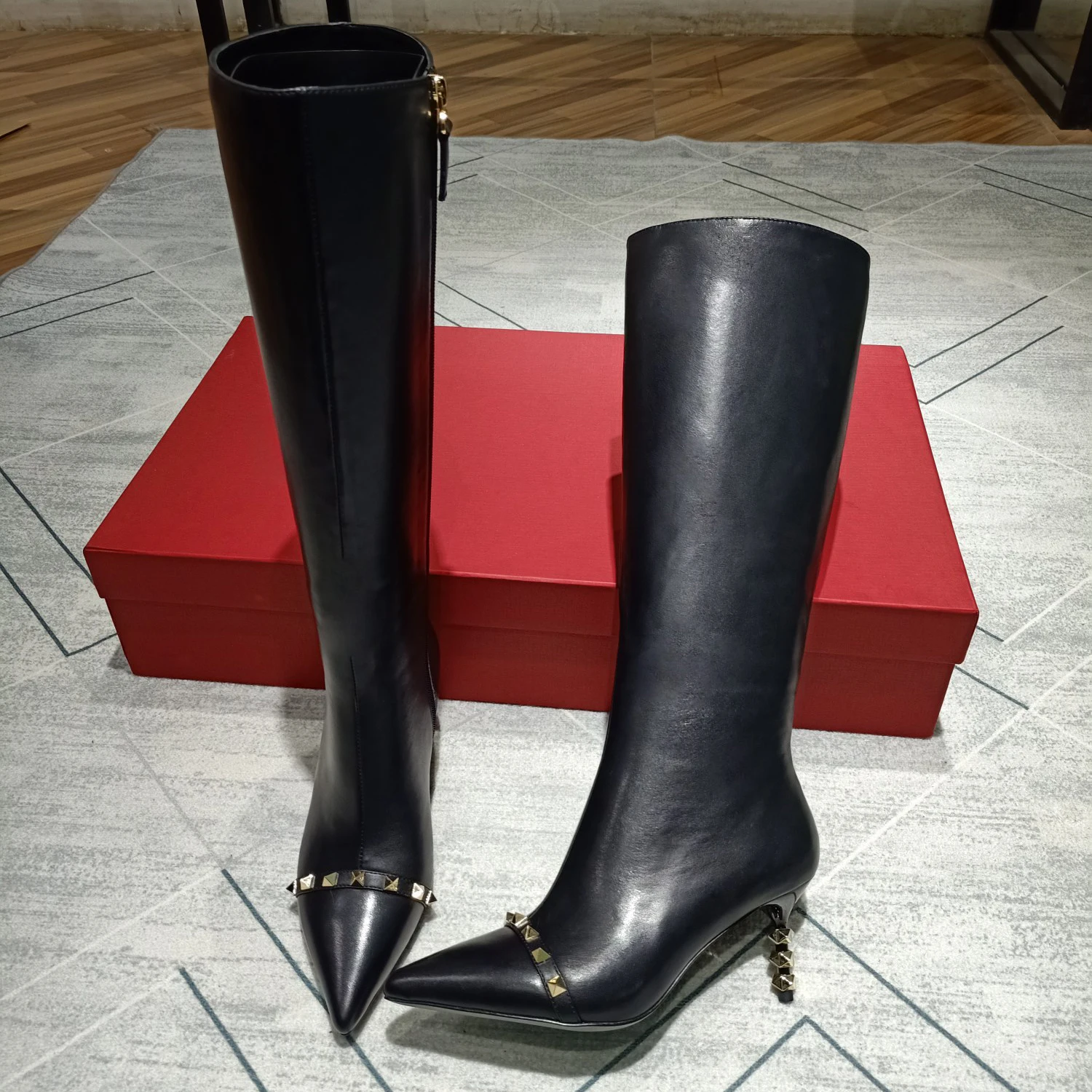 رائجة البيع المرأة حذاء برقبة للركبة جديد وصول موضة رصع أشار تو رقيقة عالية الكعب جلد أسود الجانب البريدي أنيقة