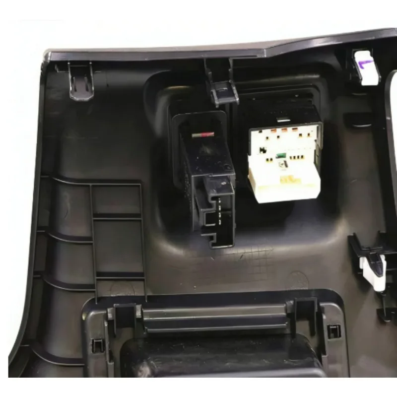 

Нижняя защита рулевого колеса с контейнером для мусора в сборе для Great Wall Ora R1 2021