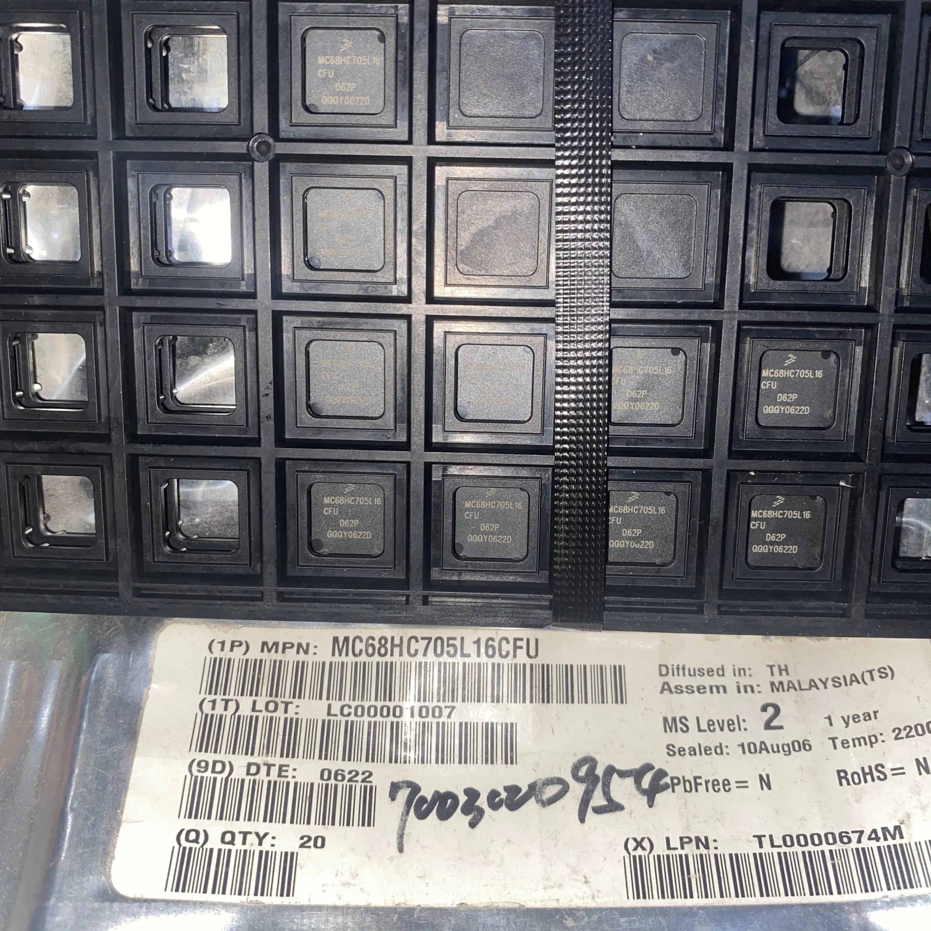20PCS Brand New Original MC68HC705L16CFU 06+ QFP80