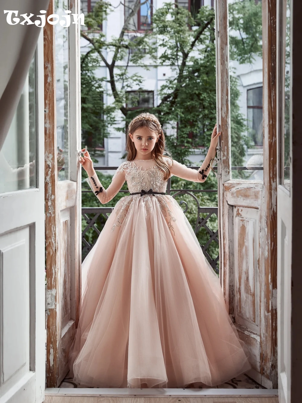 New Puffy Sequined Lace Appliques Tulle Princess Gown For Kids Brithday Party Wear Exquisite O neck Long Sleeve Girls Dresses