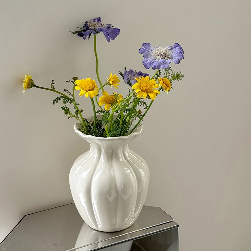 Light Luxury Ceramic Vase Desktop Flower Arrangement High End Sense Niche Cream Style French Decorative Vase Ceramic Flower Ware