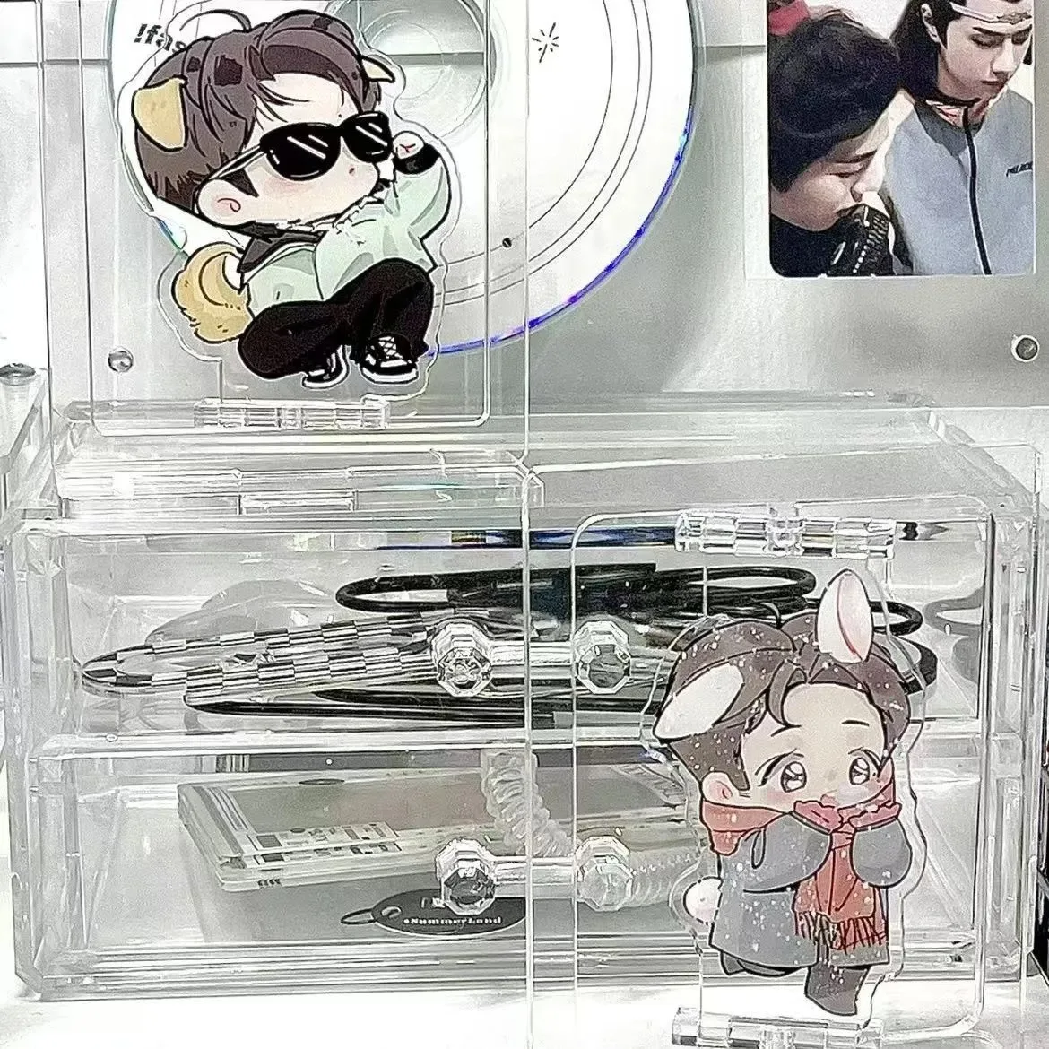 

Bojun Yi Xiao Косплей Щенок Бобо Снежный Кролик Большой палец вверх Вращающаяся табличка