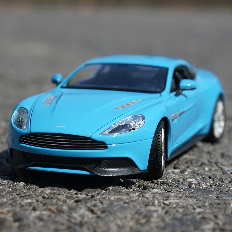 

Модель спортивного автомобиля WELLY 1:24 Aston Martin VANQUISH из сплава, имитация литых металлических игрушечных автомобилей, Коллекционная модель, детские подарки