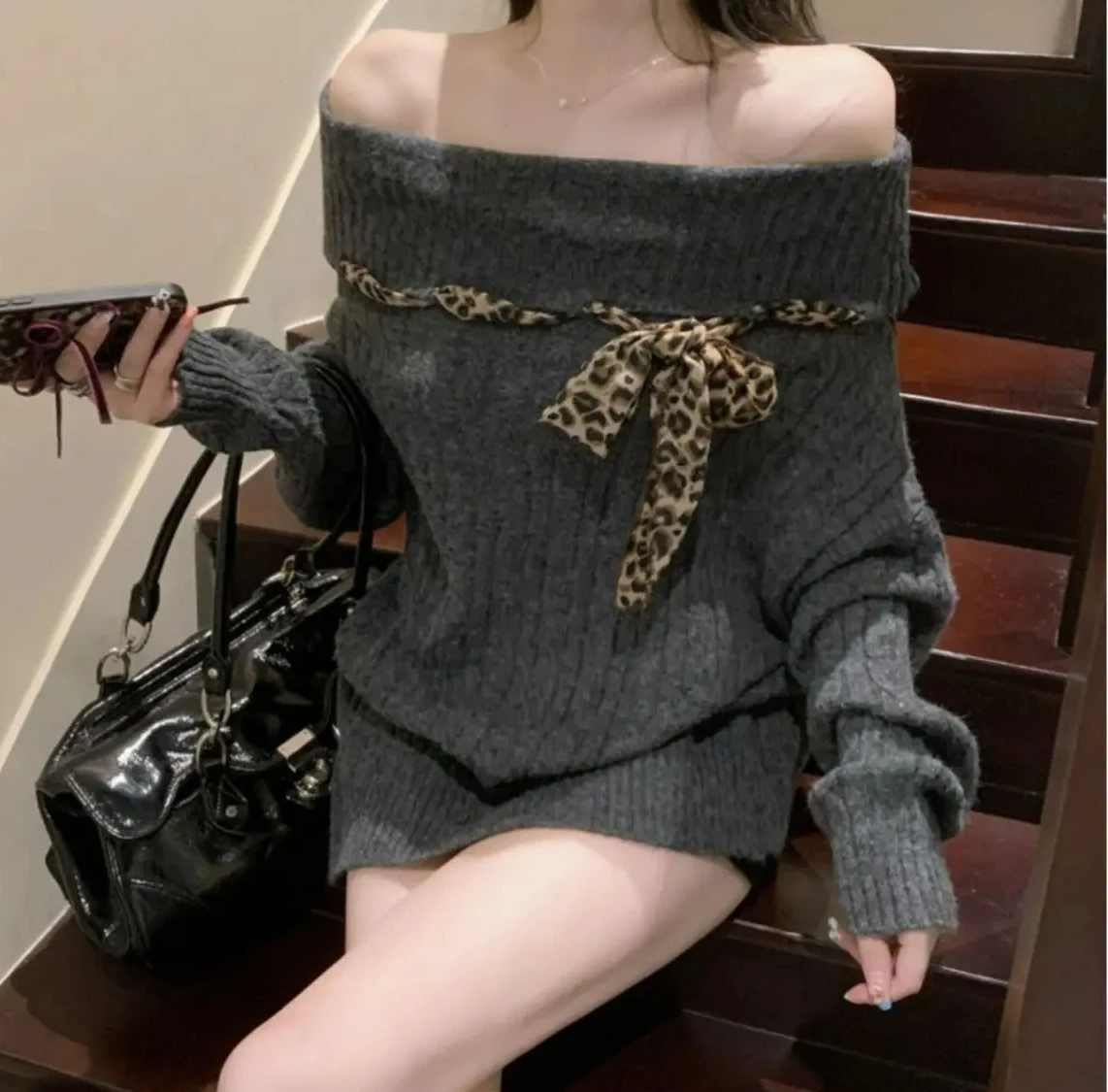 

Korean Wear Autumn Winter Leopard Stripe Tie Off Shoulder Long Sleeve Sweater Women Fried Dough Twists Top