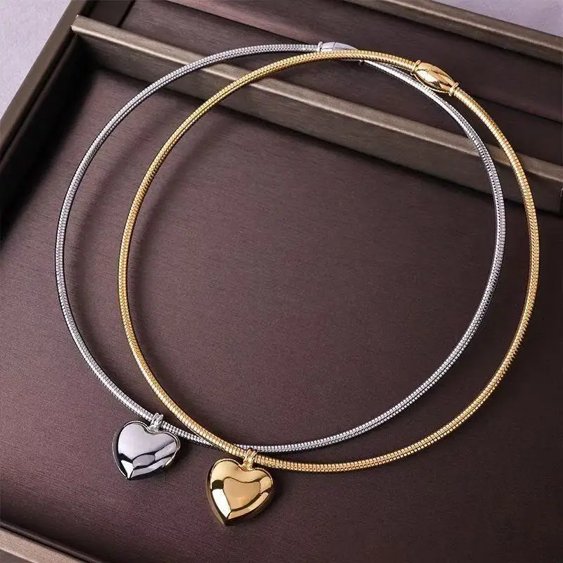 1pc Minimalist Love Heart Pendant Women'S Choker Stainless Steel Romantic Heart-Shaped Design Versatile Light Luxury & Premium T