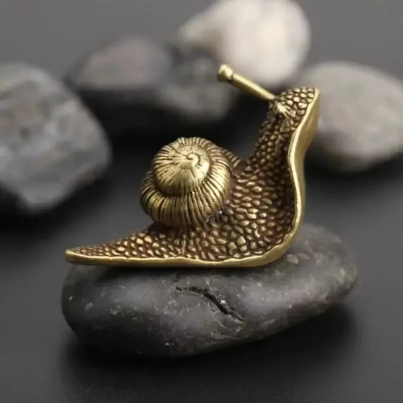 Solid Copper Snail Ornaments Brass Simulation Animal Figurines Tea Pet Miniatures Home Decorations Feng Shui Gift Figurines