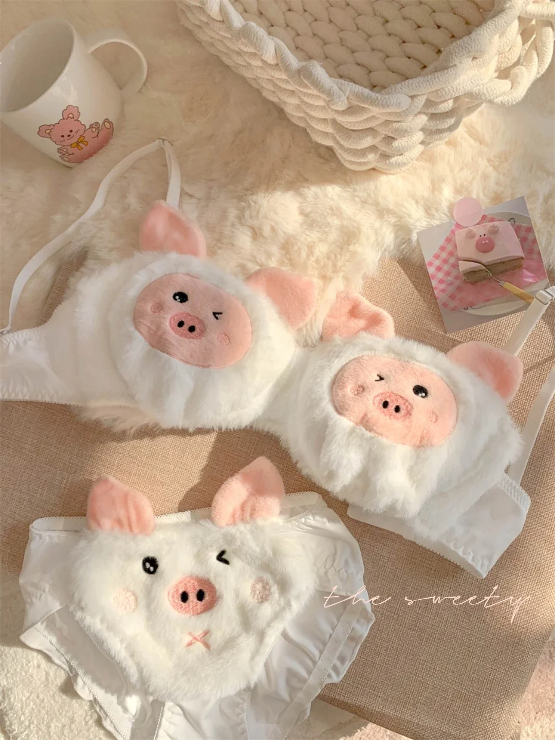 

Japanese Girls Cute Lingerie for Women Cartoon Pig Students Plush Sexy Bras Wireless Teenagers Bra Set Winter Soft Ropa Interior