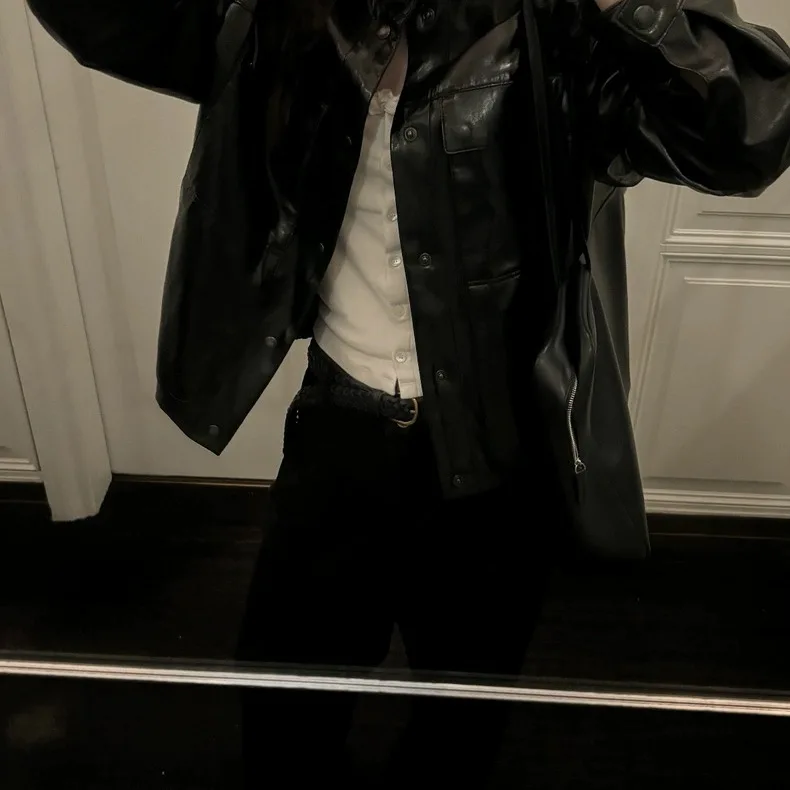 레트로 루즈 블랙 가죽 재킷 스탠드 칼라 코트 우아한 분위기 여성 패션 얇은 소재 가을 시즌 무브랜드