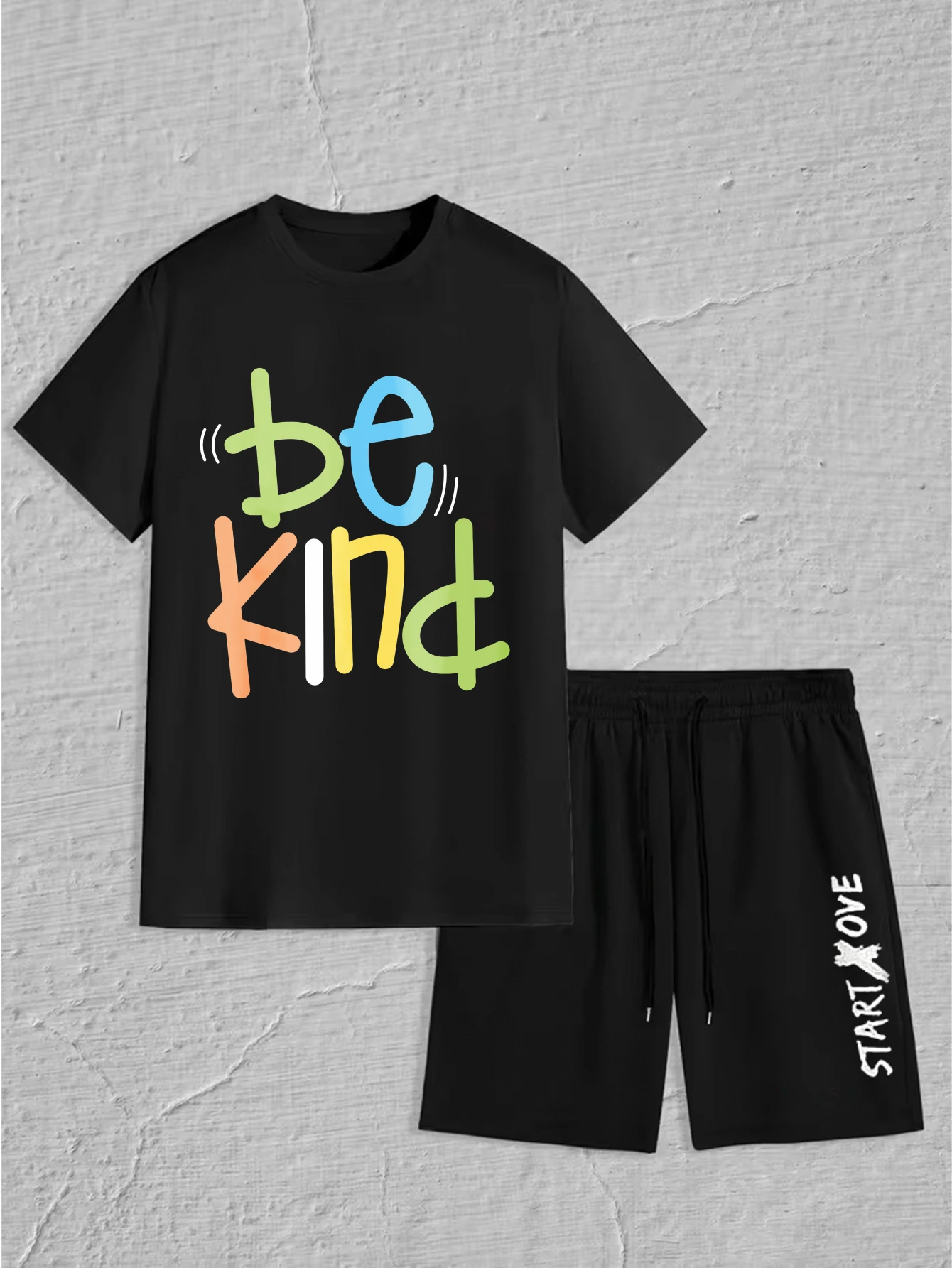 

Мужской комплект 2025 летние спортивные мужские костюмы с круглым вырезом и принтом, мужской комплект, мужская одежда, новые мужские комплекты с графикой