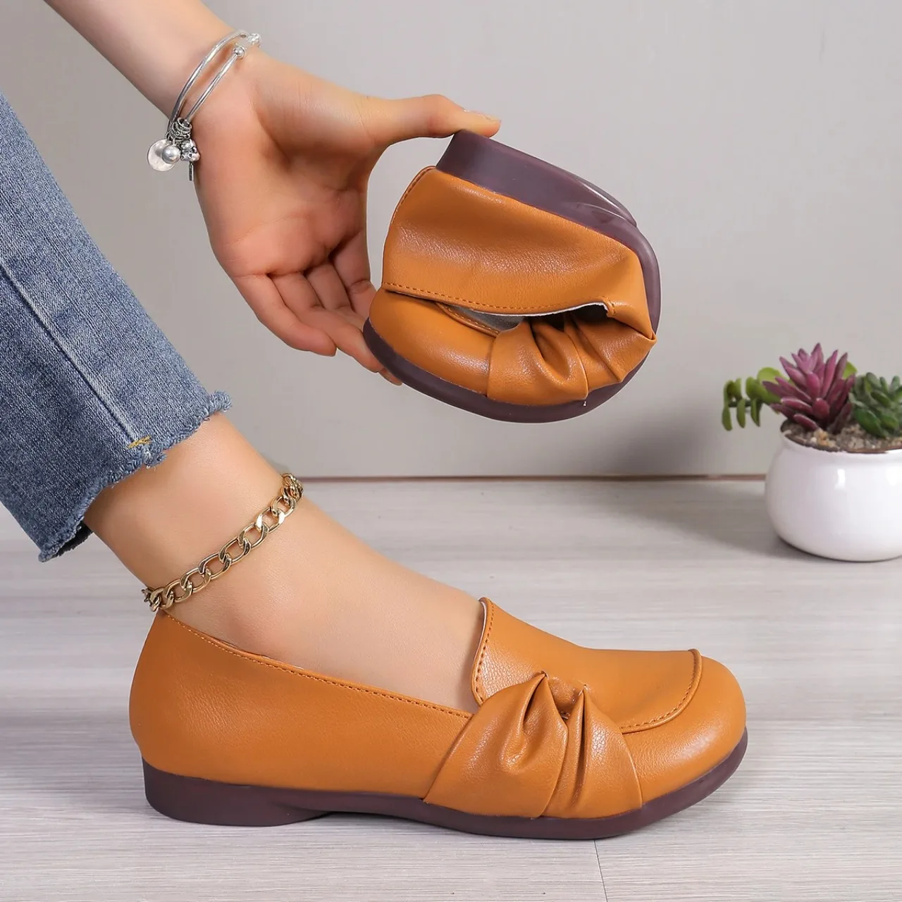 

Women's Slip on Leather Loafers Spring Autumn Fashion Ballet Shoes Ladies Casual Round Toe Cute Flats Nurse Shoes Sneakers