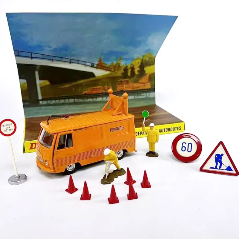 

DINKY TOYS Diecast 1:43 Scale J7 570A Road Maintenance Car with Scene Figure Alloy Simulation Car Model Collection Decoration