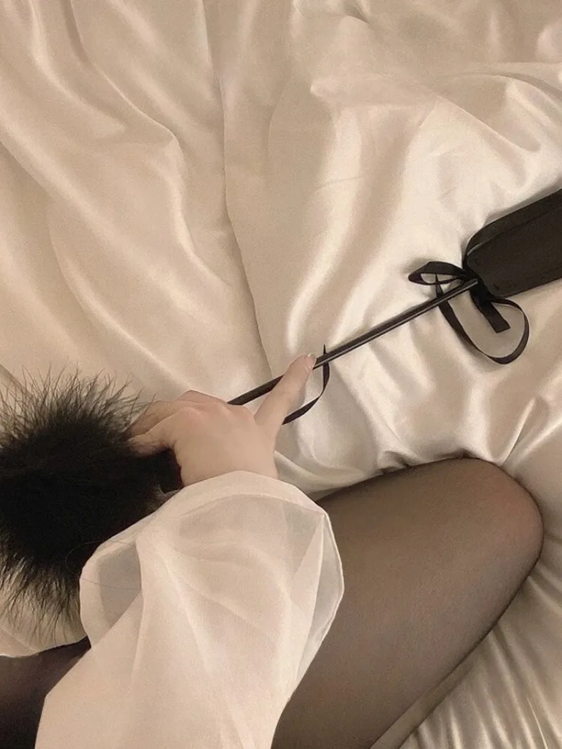 

Feather PP Racket Couple Prop,Fun Romantic Accessory,Flirty Roleplay Tool for Bedroom Play,Sweet Temptation Toy,Cute Seductive