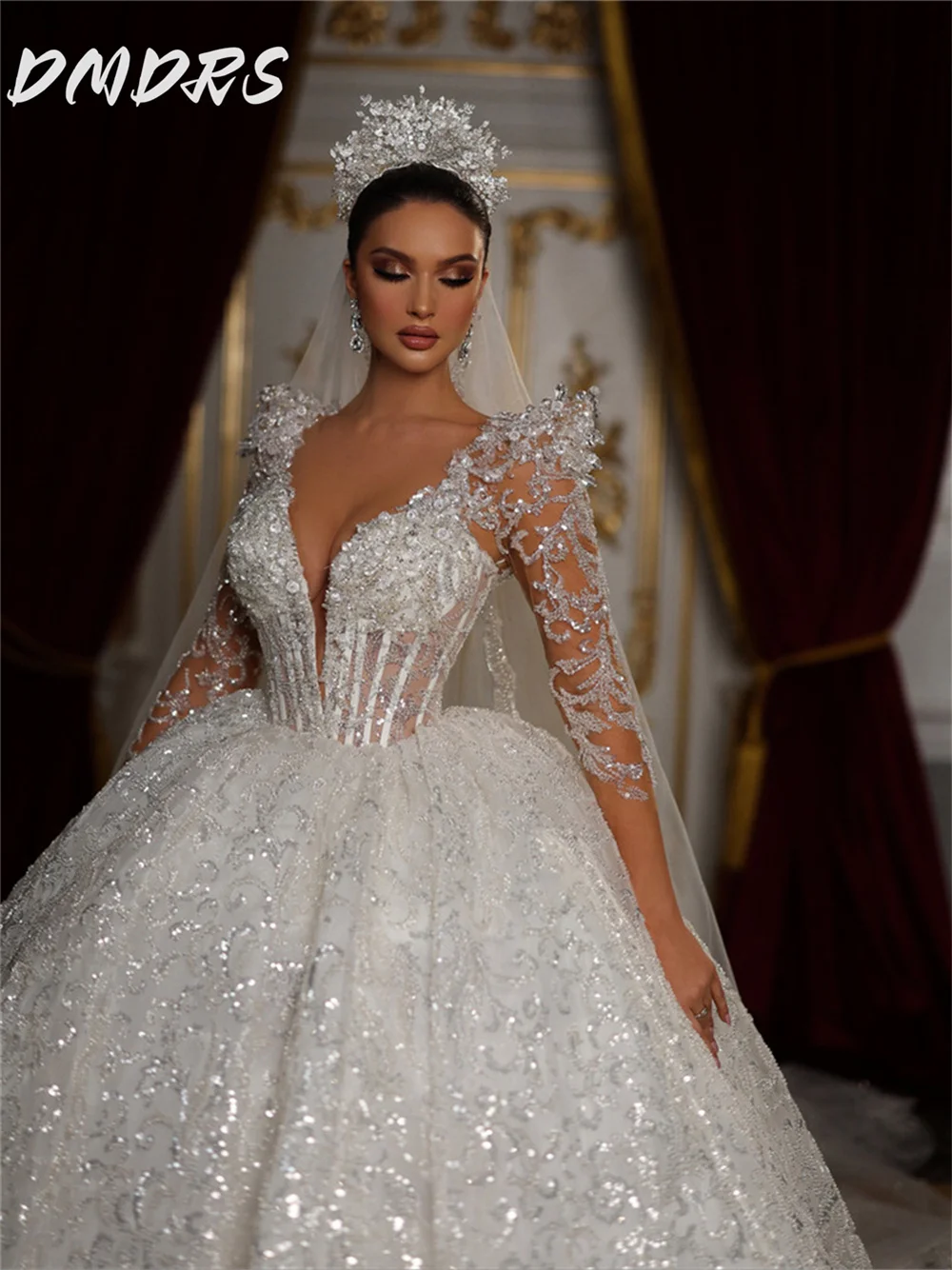 Shiny Long Sleeve Wedding Dress 2025 Sexy V-Neck Beaded Bridal Gown Charming Applique Luxurious Ball Gown Customized