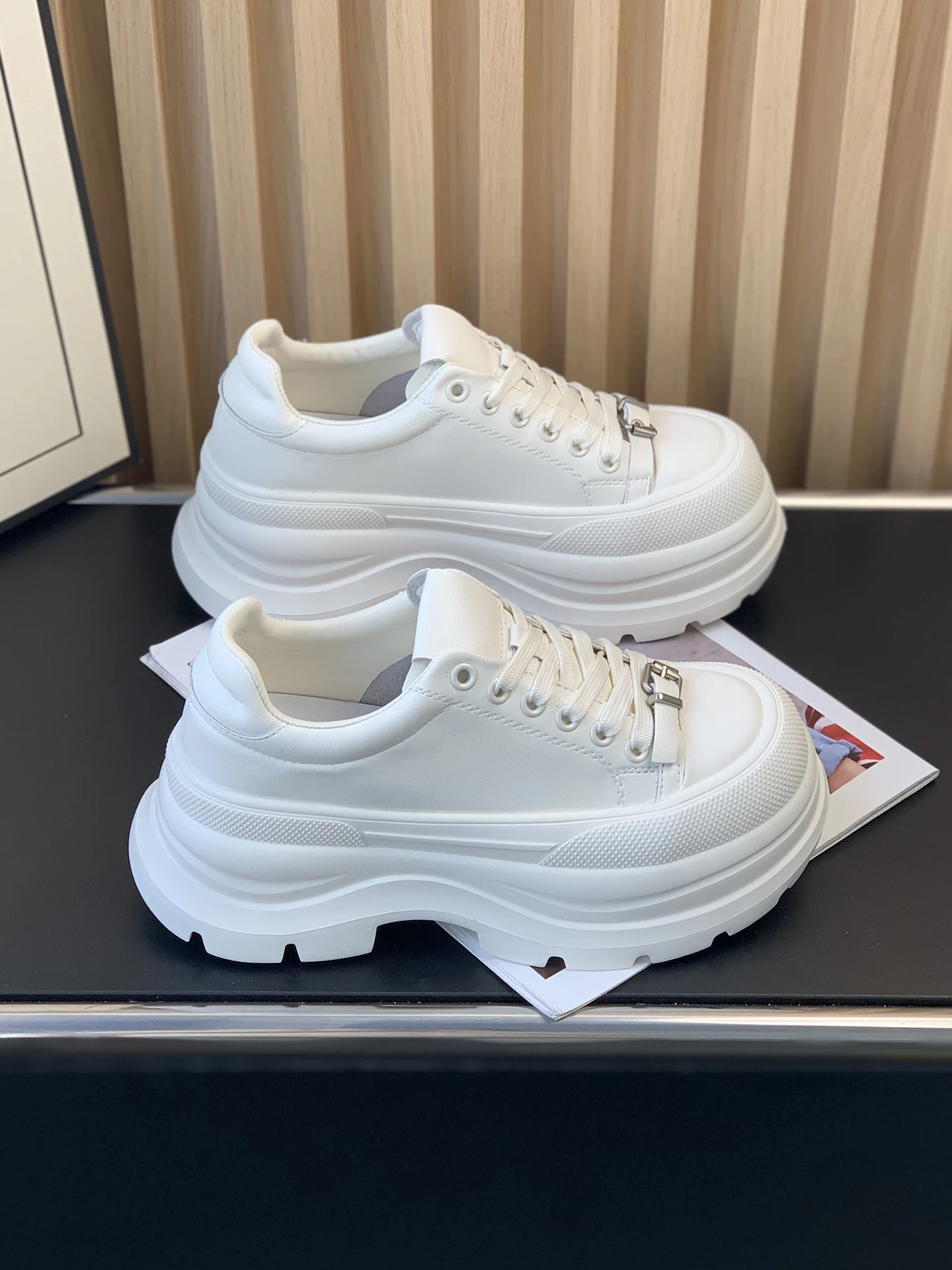 zapatillas-deportivas-casuales-de-plataforma-con-suela-gruesa-estilo-coreano-para-mujer-de-cuero-con-cordones-que-aumentan-la-altura-versatiles-y-comodas-para-primavera