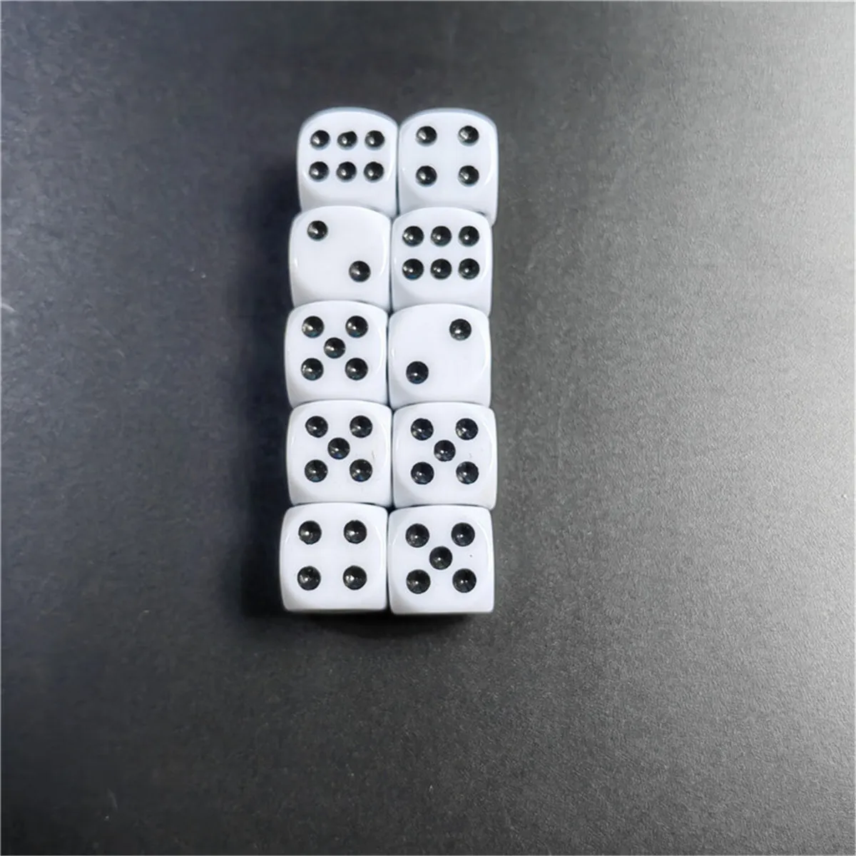 Juego de dados de alta calidad para beber, dados de acrílico blanco y negro, esquina redonda, D6 puntos, fiesta, Club, 14mm, 16mm, 10 unidades por lote