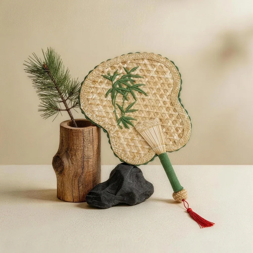 Home Decor Ancient-Style Hand-Cranked Fan Traditional Decorative Handmade Fan Embroidered Manual Fan Summer