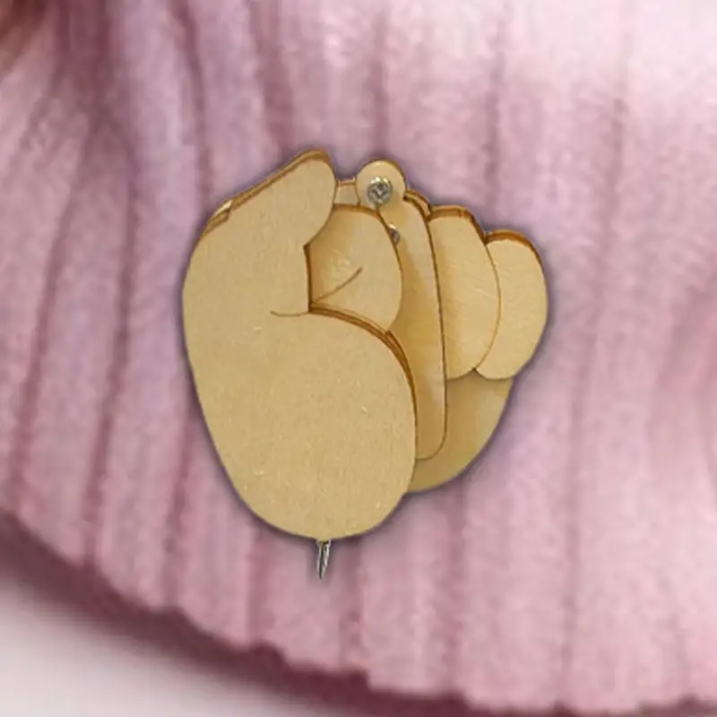 Grappige Houten Vinger Broche Middelvinger Pin Voor Decoratie Creatieve Flippable Middelvinger Pin Unieke Geschenken Voor Vrienden