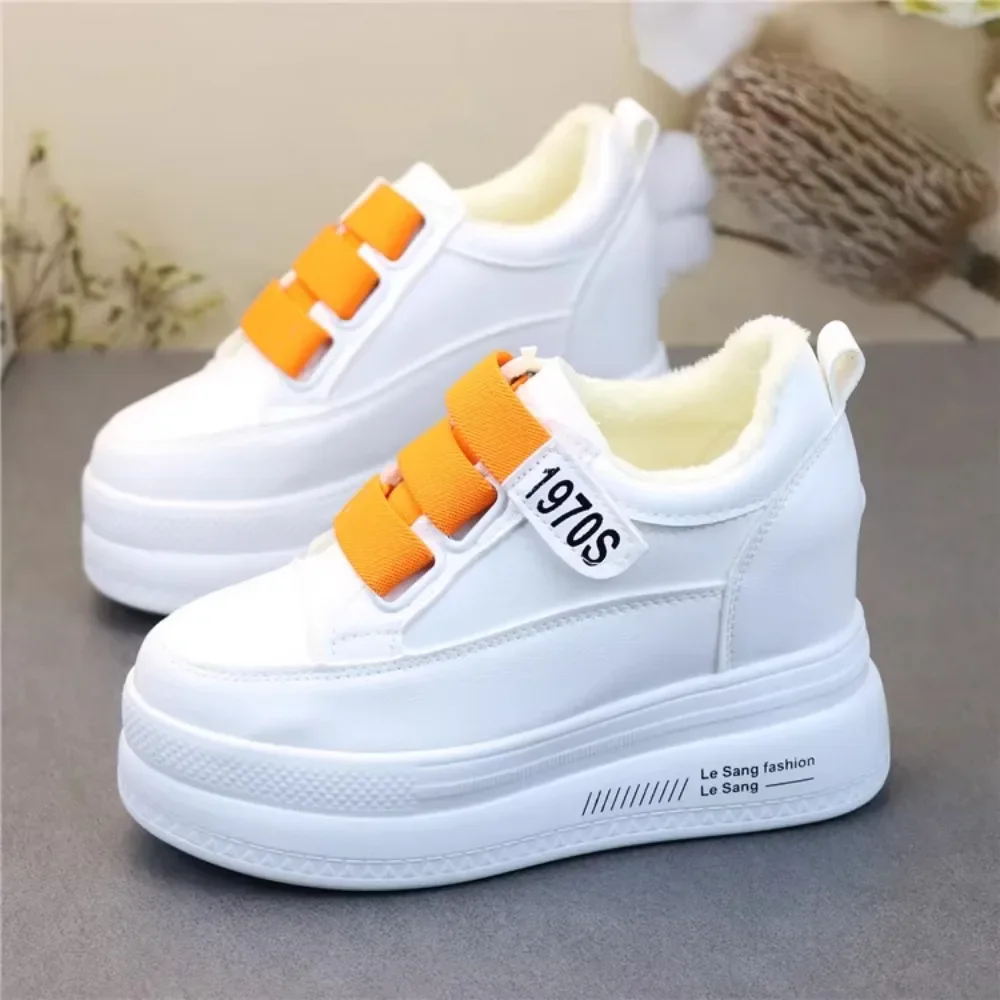 Herbst und Winter Neue Mode Plus Kaschmir Warme Bequeme Weiße Sneaker mit Erhöhung Große Größen 10cm Slip-on Baumwollschuhe