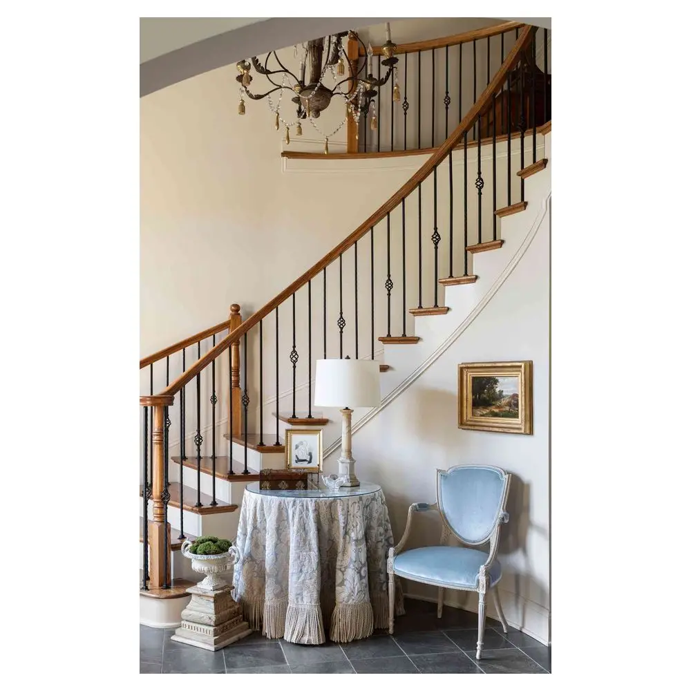 درج داخلي حديث من الفولاذ المقاوم للصدأ مع درابزين زجاجي خشبي، تصميم داخلي حلزوني متين للفيلات بأحجام قياسية #2