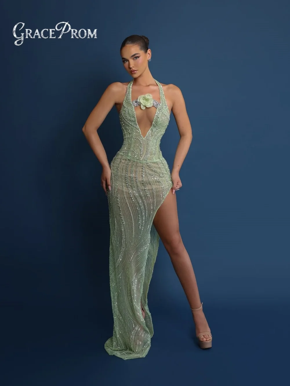 

Элегантное сетчатое вечернее платье с пайетками Гламурное вечернее платье с бретелькой на шее Блестящее вечернее платье длиной до пола с высоким разрезом по индивидуальному заказу