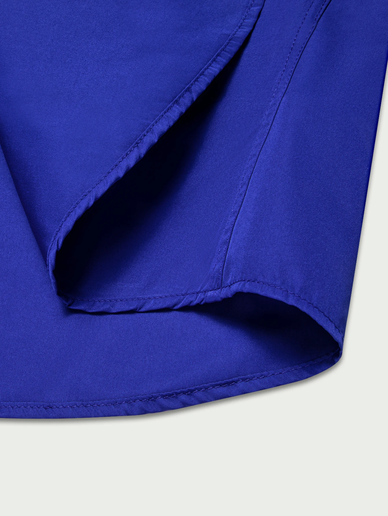 เสื้อเชิ้ตหรูหราทันสมัยของผู้ชายพร้อมดีไซน์คอปกลาย Paisley เหมาะสําหรับการสังสรรค์ทางธุรกิจ