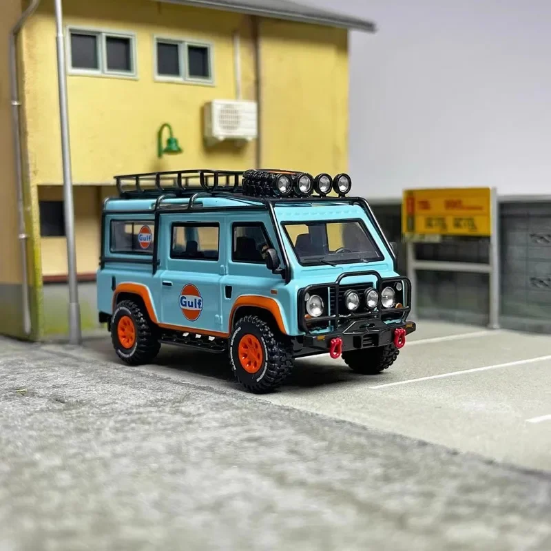 Master 1:64 Land Rover Defender VAN Gulf Alloy model, children's collection of decorative toys, a New Year gift for children.