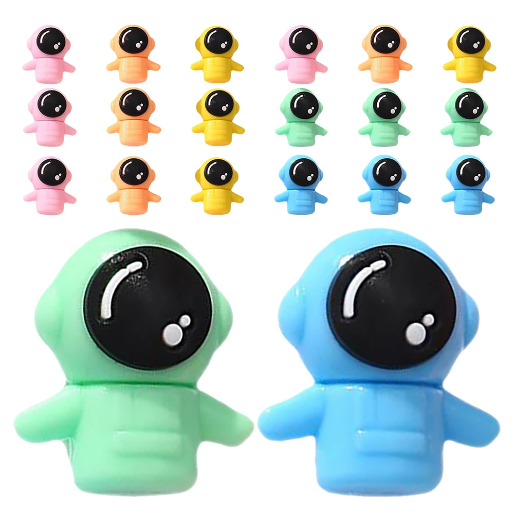 

20 Pcs Eraser Astronaut Party Favor Miniatures Erasers Design Clean Erase Portable Size Mini PVC School Supplies Kids Gifts