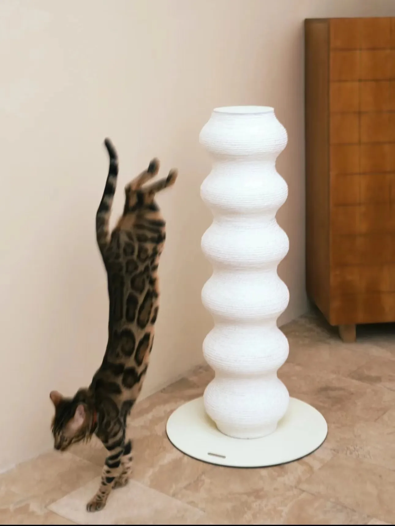 Vertical grab plate, large grab column, chip-free grinding claw, cat-resistant toy, stable.