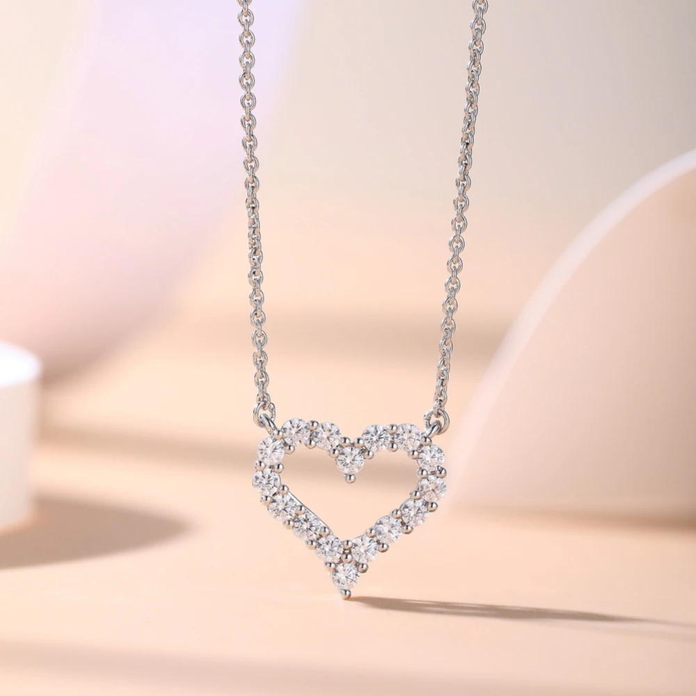 Heart-Shaped Zircon Necklace Glittering Exquisite Fashion Beautiful Fashion Eye-Catching High-Quality Birthday Gifts